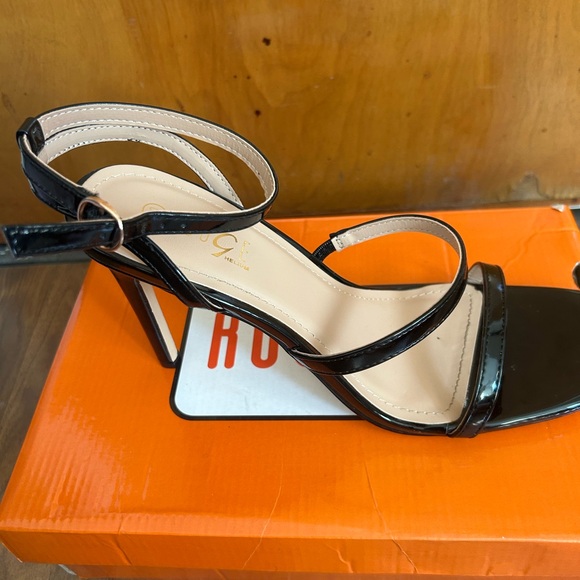 Rogue Black Women’s heels - Picture 2 of 4